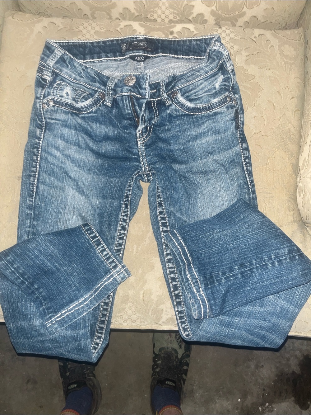 Aiko Women's silver jeans co. ,no flaws , no tears. W26 L34 pristine jeans .